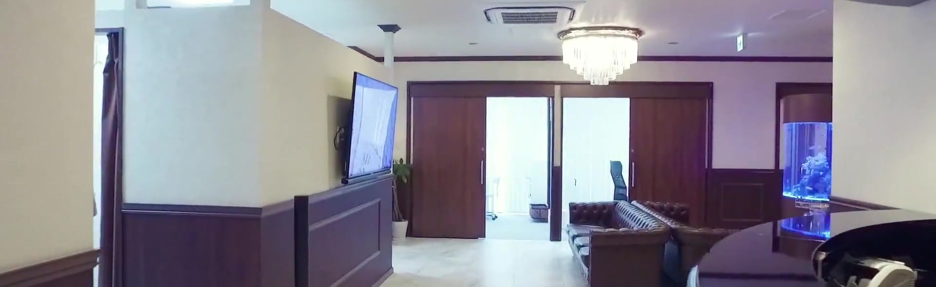 Omotesando HELENE Clinic waiting room (premium private medical environment)